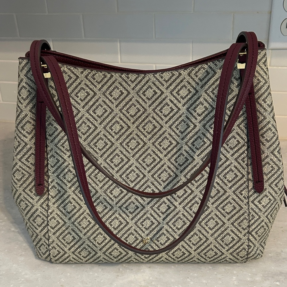 Elegant Patterned Tote Bag with Burgundy Accents